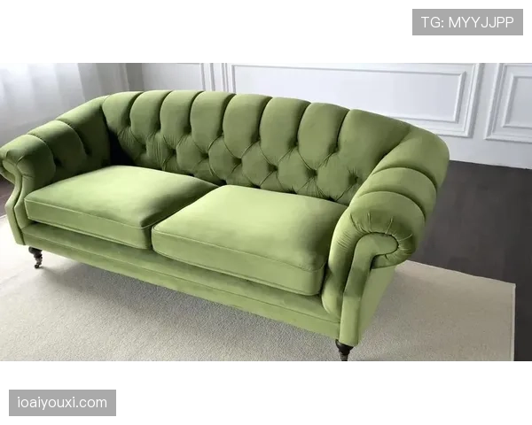 崔家溪家里豪奢到我想删朋友圈，沙发都像电影布景